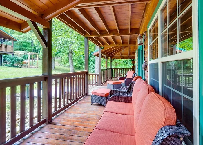 Gatlinburg Getaway Private Hot Tub And Fireplace!