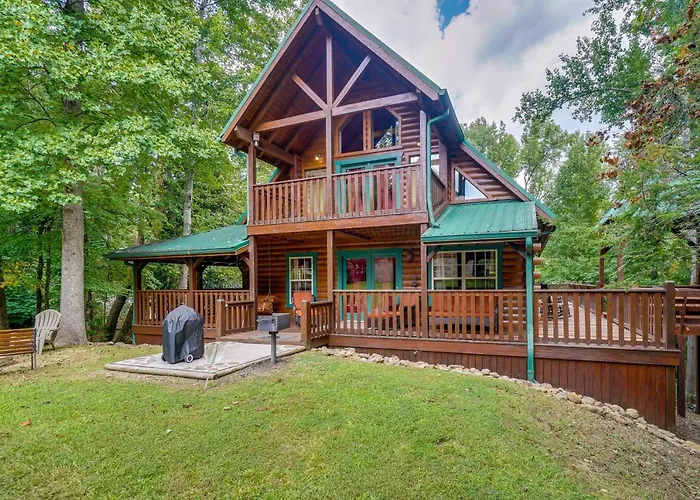 Gatlinburg Getaway Private Hot Tub And Fireplace!