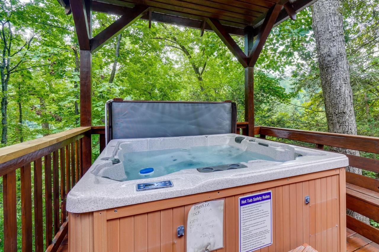 Getaway Private Hot Tub And Fireplace!